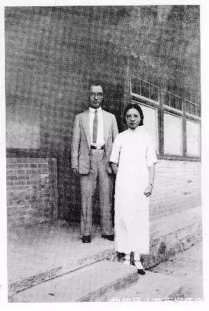 清华园#朱自清病亡近半世纪,提离婚的妻子去世,生前一人抚养了8个子女