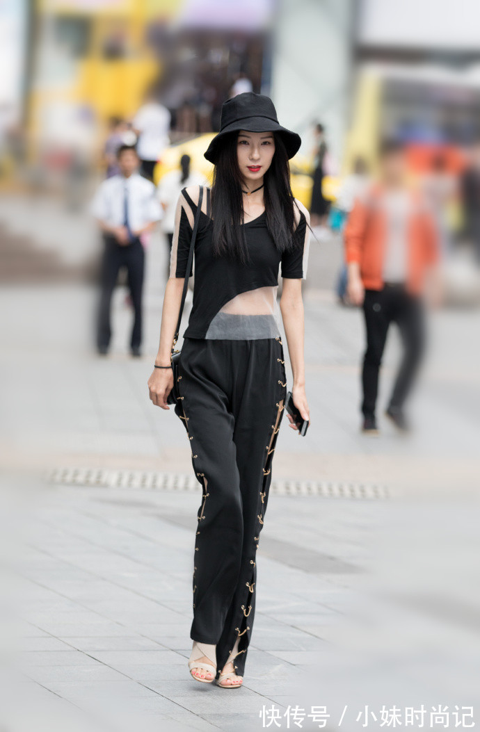 重庆|重庆街拍,几款简约又不失时髦感的舒适穿搭,打造完美的你