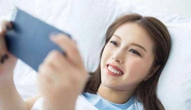 现代人|三个生活方式,容易引起失眠,想更快入睡,最好能改