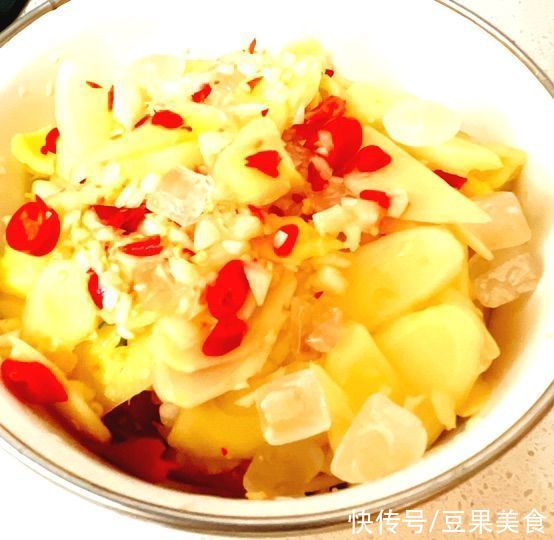 冰糖|学会这道味蕾享受，唇齿留香的剁椒姜。，想低调都不行