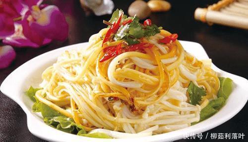 洗净的金针|金针菇这样做好吃的不得了！