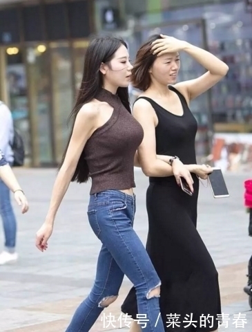 街拍:苗条美腿性感的小姐姐,身材有型穿出不一样的潮流!