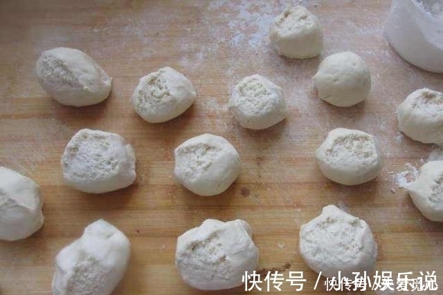 美食|蒸馒头时，用“它”代替酵母粉，馒头不仅白还松软，吃起来特香甜