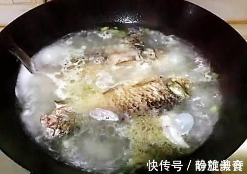 炖鱼汤|不管炖哪种鱼，都不要加这“2种料”否则鱼汤不白不鲜还很腥！