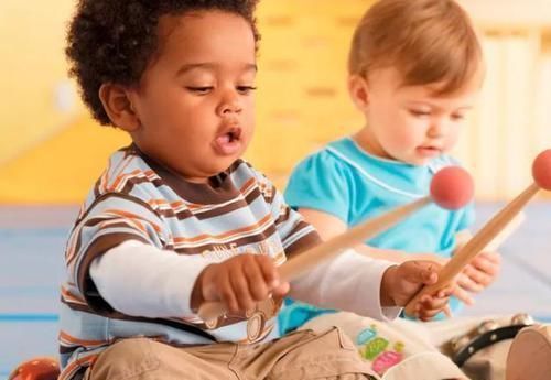 玩具|女孩霸占他人玩具,奶奶一番话三观尽毁,现在家长教育娃都这样?