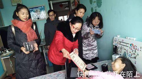 油画&故事:“病床上的梵高”张俊莉瘫痪卧床37年,努力绘出精彩人生