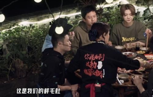 服务员|服务员把鸡肾端给鹿晗,邓超露出姨母笑,接下来一幕吓得导演秒删