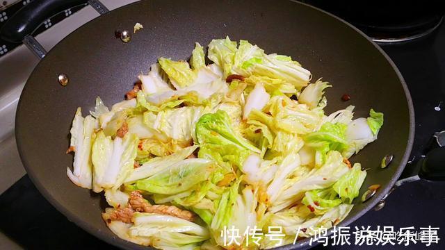 味道|做白菜炖粉条时,牢记“3要点”,炖出的菜味道正,鲜香四溢