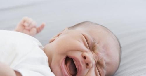 入睡|2-3个月的宝宝一到半夜就大哭,父母做好这些,安静入睡一整夜