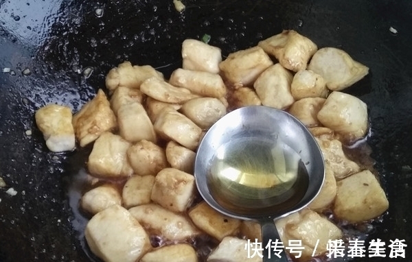 白发脱发|白发脱发的人别慌!学会这“菜”,隔三差五吃一些,护发乌发