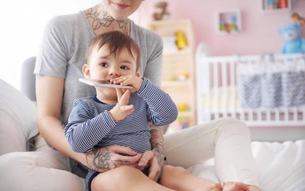 gt|婴儿谁带就跟谁亲孩子建立依赖感也有“黄金期”，错过很难弥补