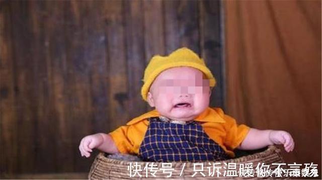 走红|“最强新生儿”走红,脐带还没剪就“跑了”,助产士现场笑翻了