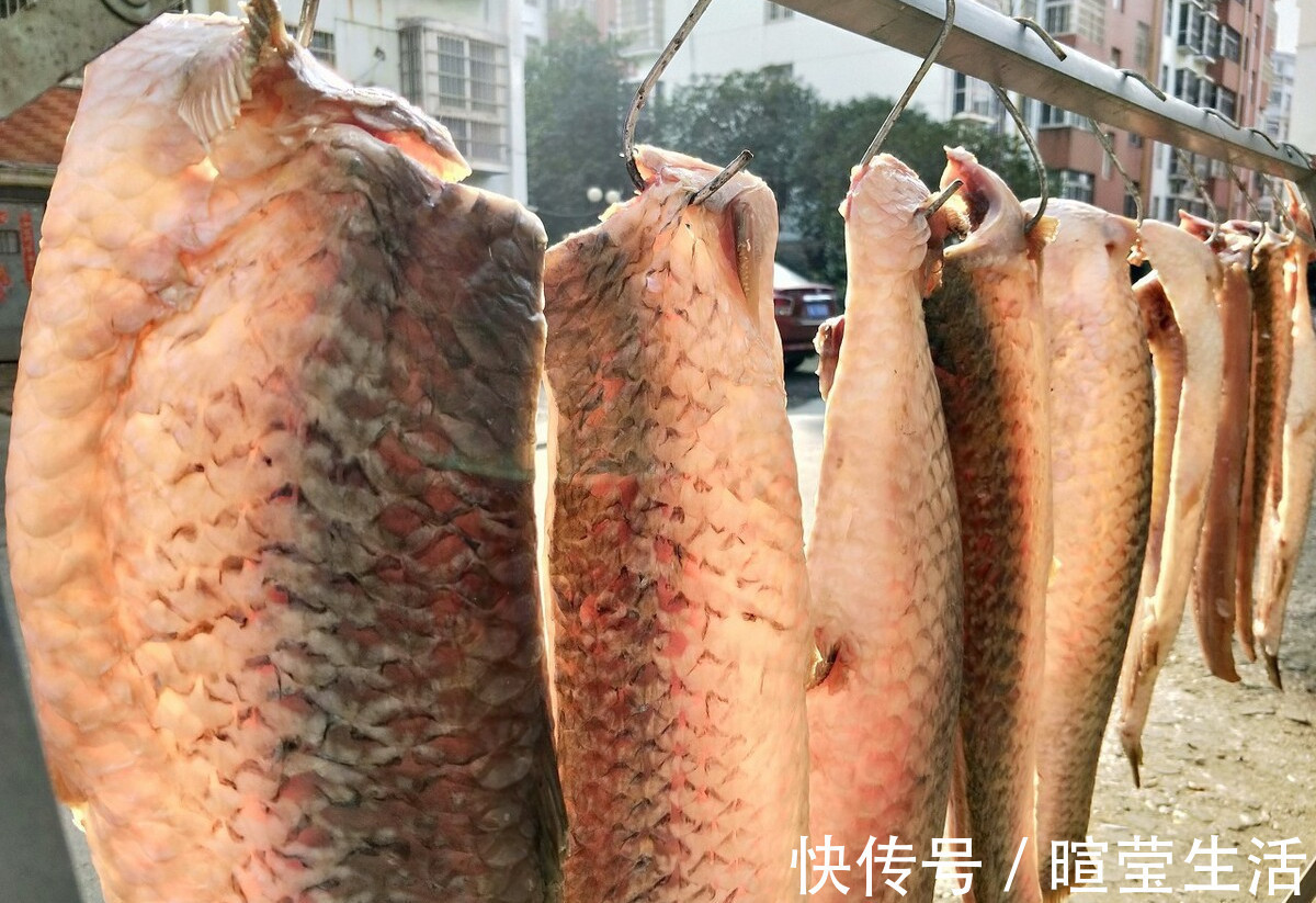 我和爸爸|腌腊鱼,别只知道加盐,这2味也不能少,咸香入味,放一年不坏