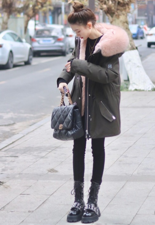 小姐姐|今年流行“羽绒服+小脚裤”,时髦显瘦又保暖,轻松美出新高度