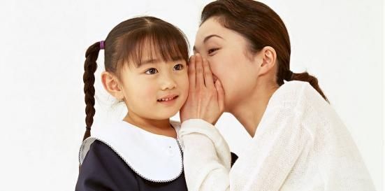 自我保护意识不强|妈妈给三岁女儿报了英语班,女儿说了几句话,让爸妈报了警