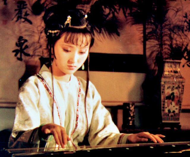 宝钗&王夫人的一句称呼,点出了她对宝钗和黛玉的不同态度