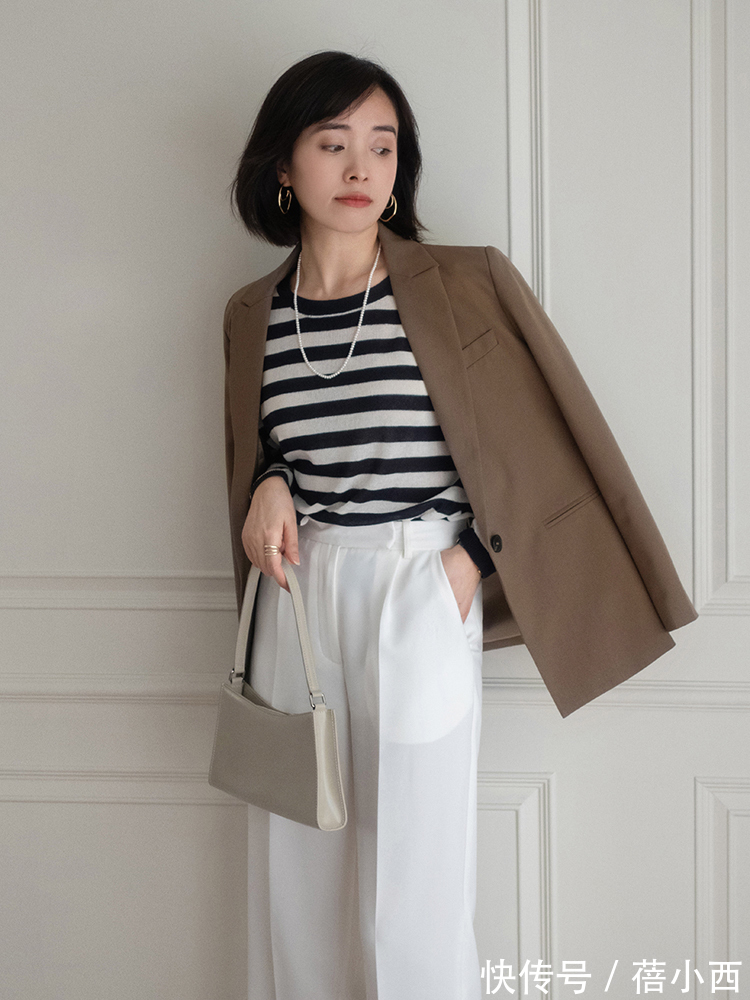 大长腿 40岁女人选裤子“穿白不穿黑”,借鉴这一组搭配要点,优雅又体面