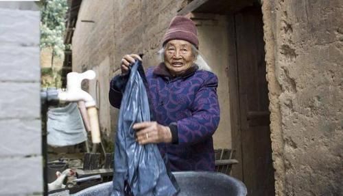 长寿|过了60岁,要想被长寿青睐,必须戒掉这件事,不是烟酒也不是熬夜