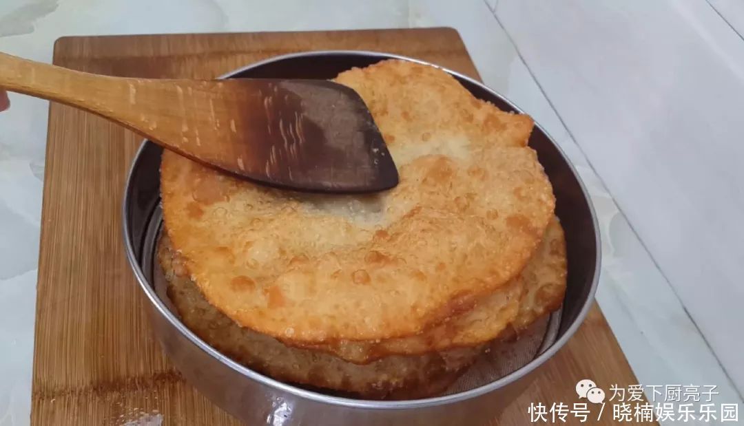 烙饼|面粉最好吃的做法,不发面不烙饼,比油条都好吃,好吃到直流口水