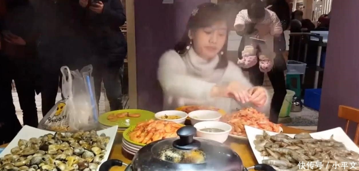 老板|密子君吃68元的自助,老板准备了一百斤虾,网友:真心机