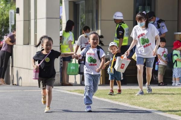 开学|“神兽”开学！听说家长们“裂开”了？