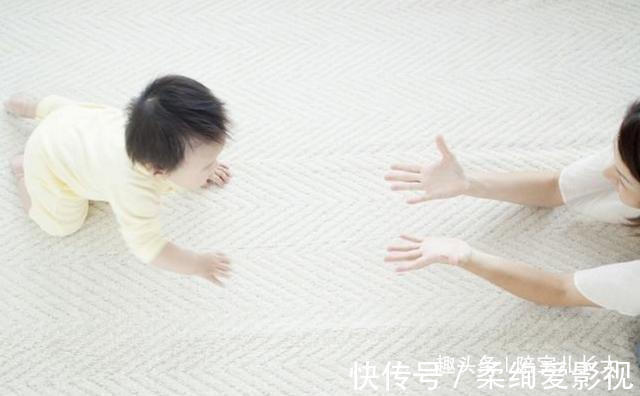 小陈|还相信“三翻六坐九爬”?医生:别耽误孩子发育,要懂得正确规律