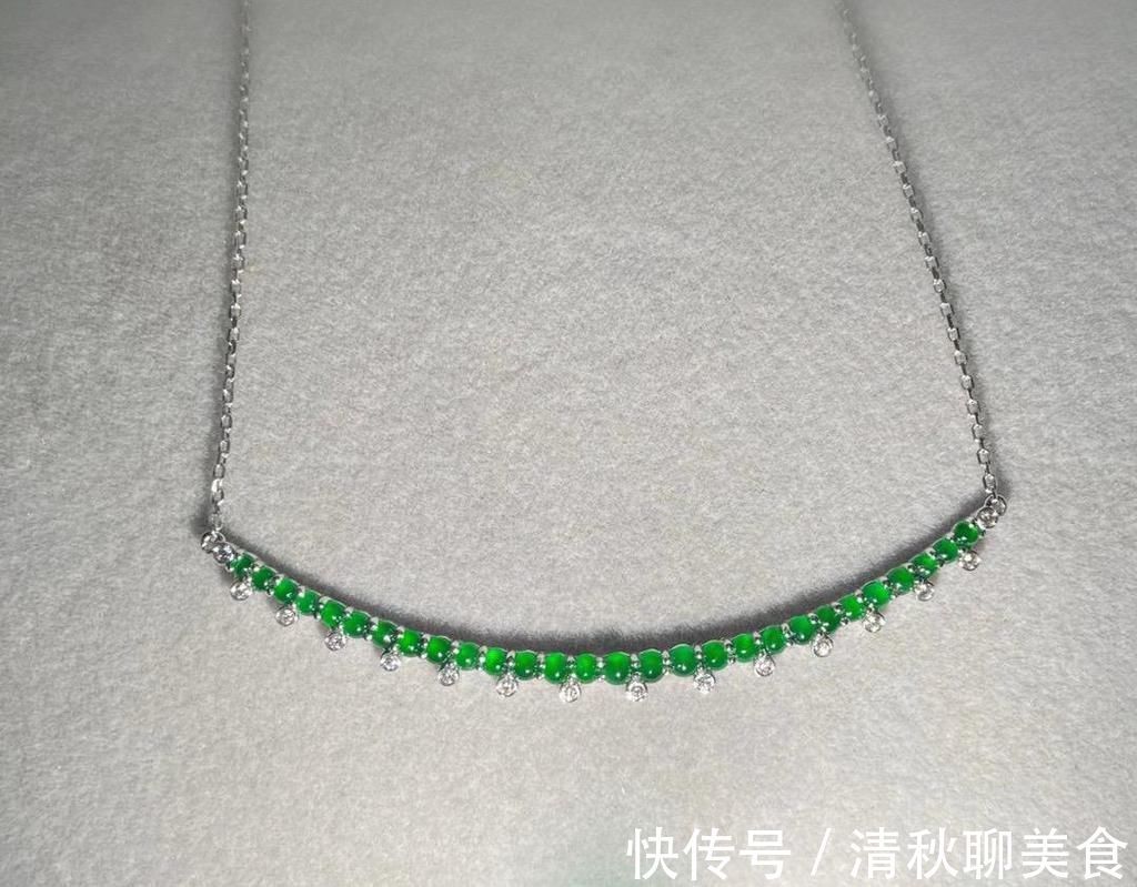 翡翠首饰@翡翠“小绿货”独占鳌头,究竟有什么样的魅力?让翠友格外的喜欢