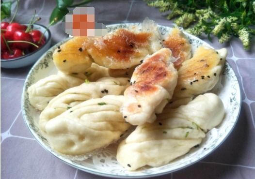 花卷不要再蒸着吃了,试试着样做,3分钟就出锅,宣软又酥脆!