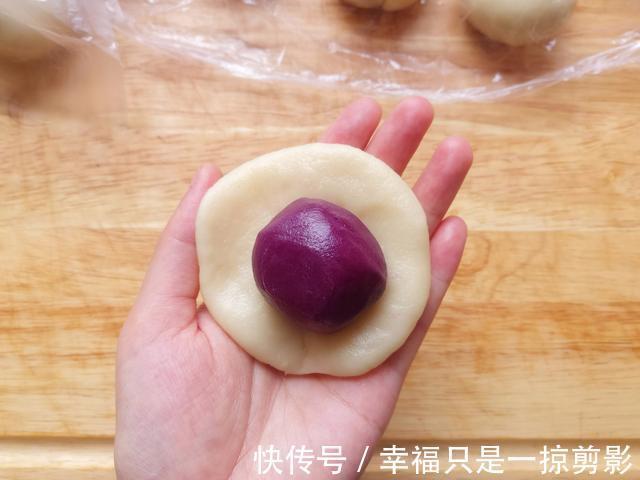 面粉别做馒头了，试试此款点心，个人觉得比馒头好看还好吃，真香