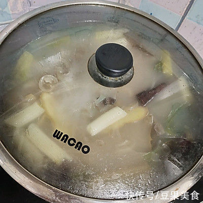 料酒|早晨来一碗水晶肉皮冻，大人小孩都爱吃