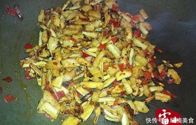 腌了一瓶萝卜,家人一顿就吃光了,太好吃,又腌了一瓶!