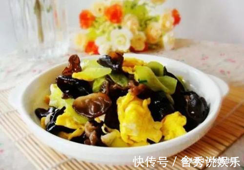 一家4口的营养晚餐，有荤有素，鲜香下饭，美味十足