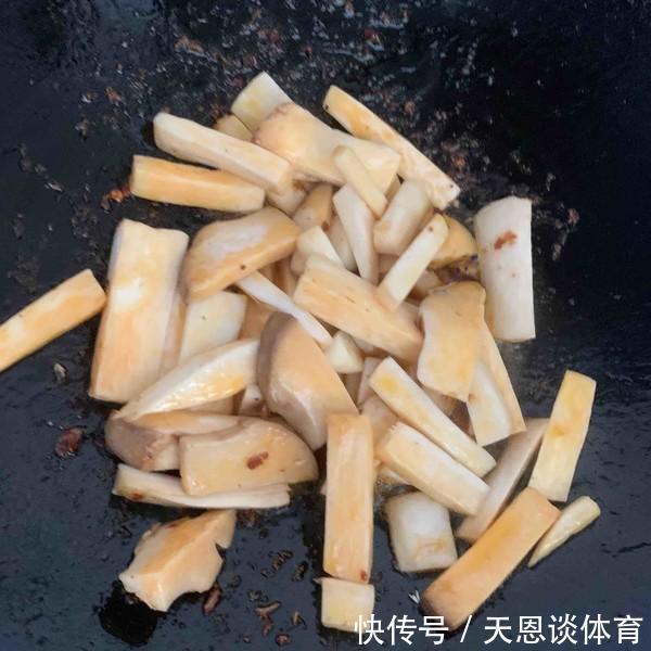 新鲜肉|刚从冰箱中拿出来的冻肉，千万不要加水泡，用这一招吃着像新鲜肉