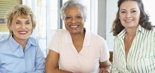 103岁老人抽烟喝酒不运动,长寿秘诀从不碰一事