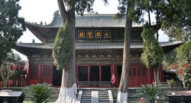 寺庙|中国“最奢侈”的寺庙，全寺用楠木建成，共雕刻有9999条龙