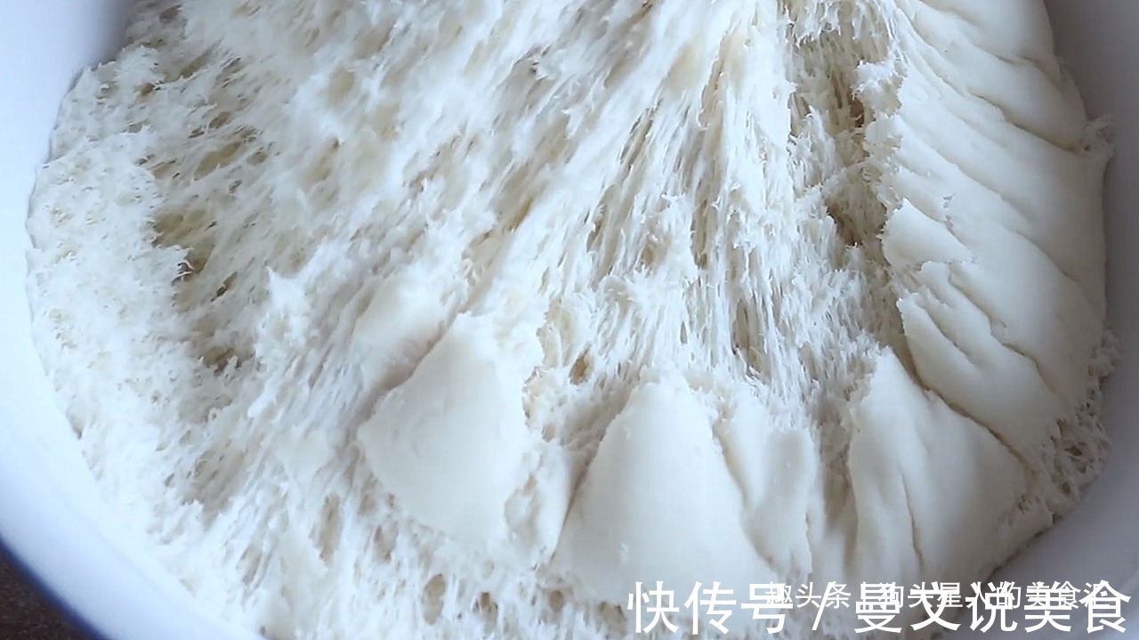 我家隔三差五做这锅菜卷，松软鲜香易消化，层层裹着馅料，太香了