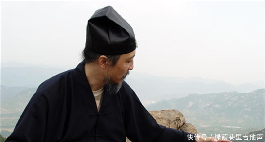 皇帝|皇帝头顶生疮,剃头匠束手无策纷纷逃难,道士用一方法竟获得重赏