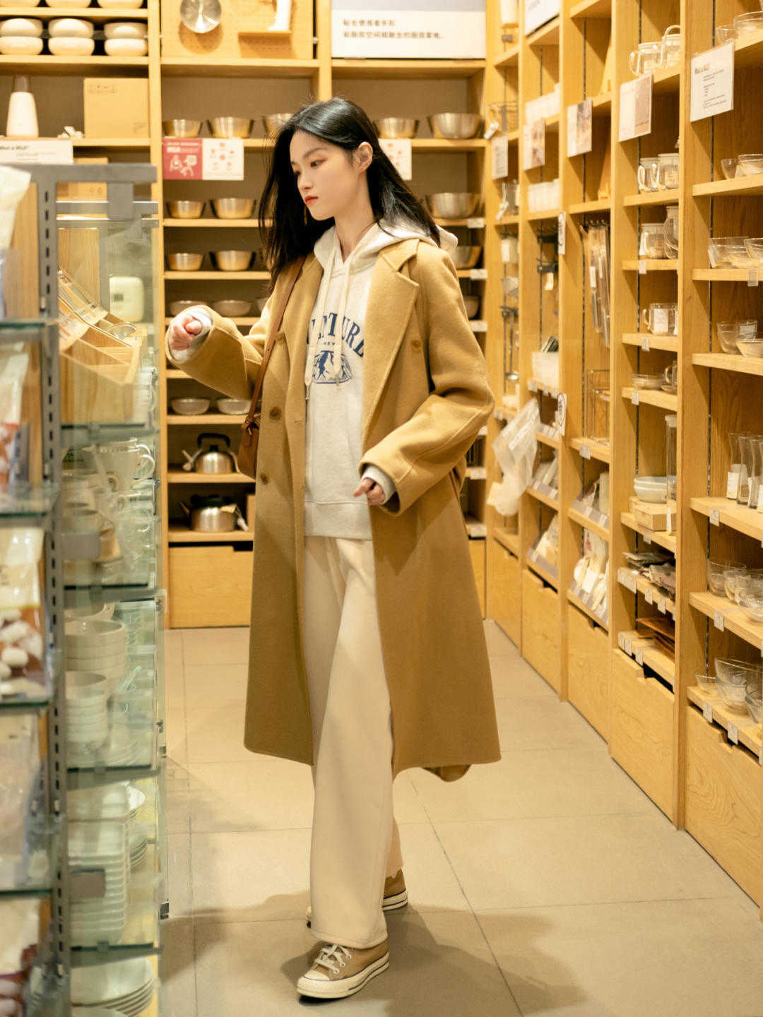 身形 初冬一定要选“大衣+卫衣”!遮肉显瘦又减龄,保暖效果还超赞