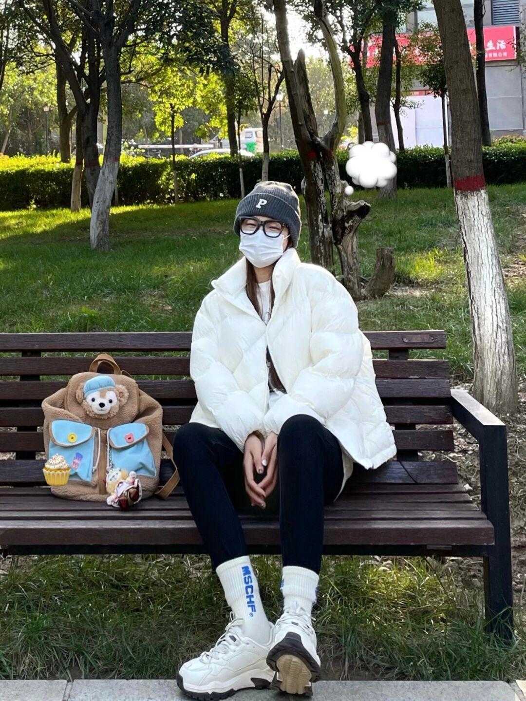 减龄 冬天造型不全是沉闷的!学会“上浅下深”的穿法,明艳又减龄