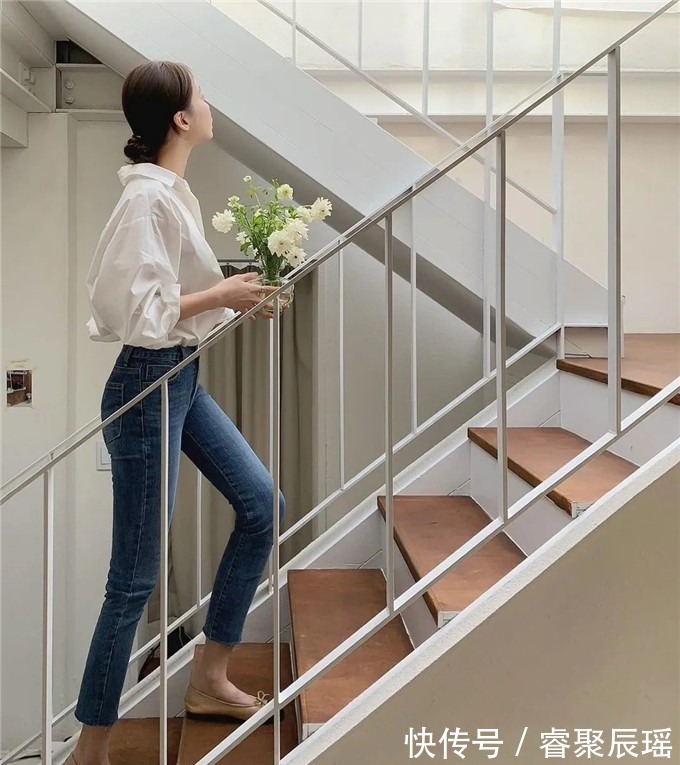 裤装|九分裤+平底鞋，才是中年女人应有的穿搭，优雅知性还减龄