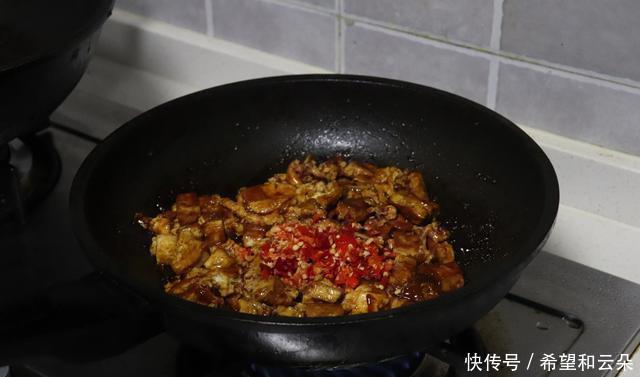 简单|豆腐放在鸡蛋里面,这道菜火了,做法简单零基础,好吃又好看