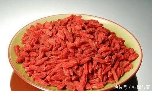 枸杞泡水|枸杞作用非常大，经常喝枸杞会出现这四种状况，一定要注意