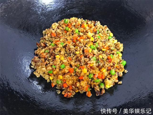 烧卖|饺子皮加1碗糯米,做成快手早餐,皮薄馅大,一人一屉不够吃