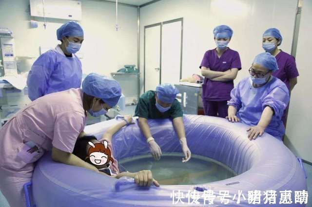 医生|国外孕妇都在用的“水中分娩”，真的适合中国产妇吗？看完秒懂