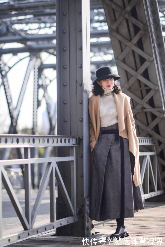 妈妈 女人过了五十岁，少穿T恤配短裤吧！学学三木妈妈这样穿，真优雅