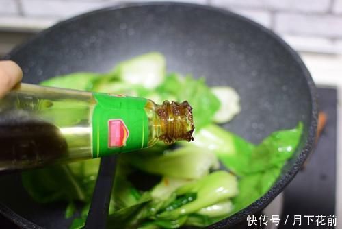买蚝油时,不去考虑品牌,只要包装上没有这2个字,都是假蚝油
