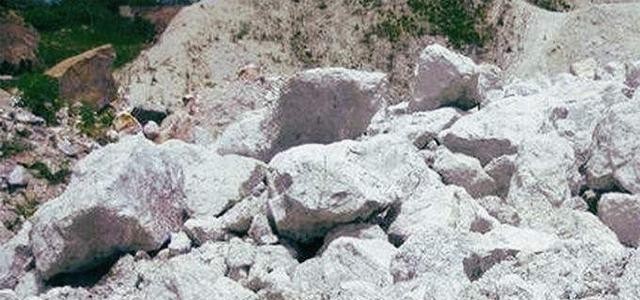 古代饥荒时,人们都抢着吃草根树皮观音土,为何没人抓鱼虾吃呢?