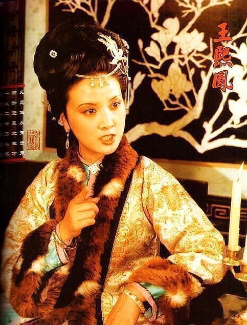 软烟罗|贾府有一位真正的名媛，见惯了大世面，王熙凤在她跟前就是小儿科