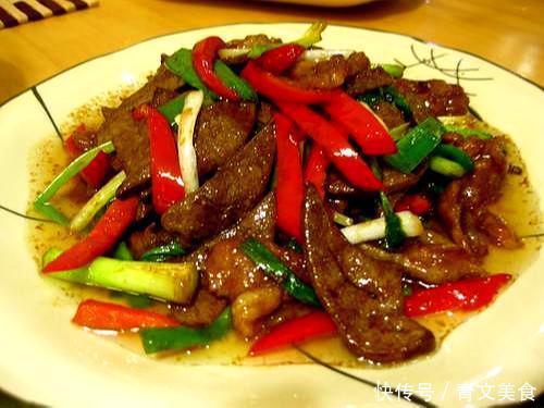 家常菜的做法，辣椒炒猪肝，鲜嫩味美，下饭又下酒