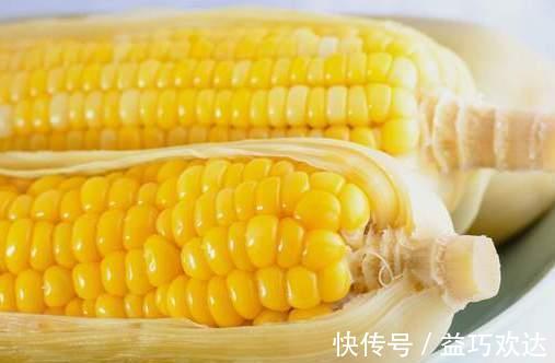小苏打|煮玉米，只放清水是错的，多放2样东西，玉米香甜软糯，更好吃
